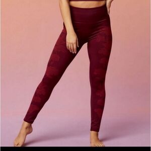 Fabletics wine / Maroon high waisted seamless floral leggings XS